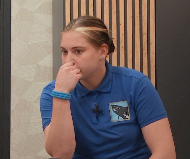 De Bondgenoten-kijkers gaan los over Sam na ontvangen tweede gele kaart