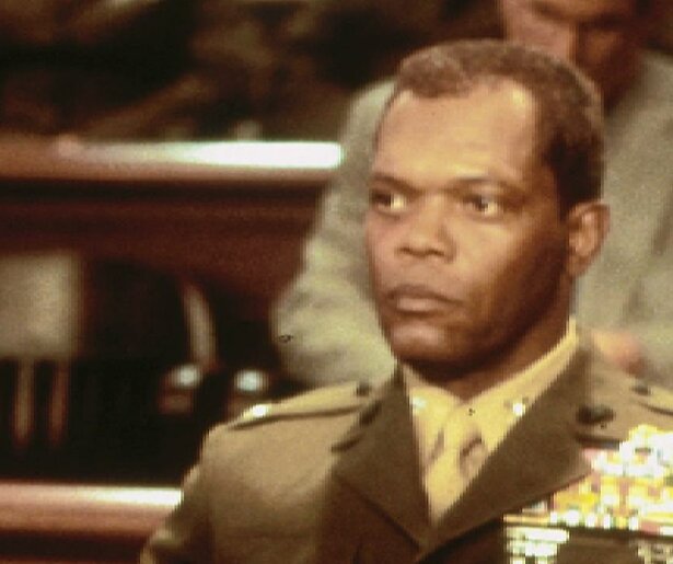 Samuel L. Jackson en Tommy Lee Jones staan voor hete vuren in Rules of Engagement