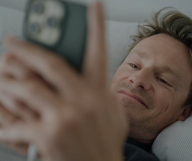 Sander Schimmelpenninck maakt een vuist tegen online haat in nieuwe serie Sander versus de Socials