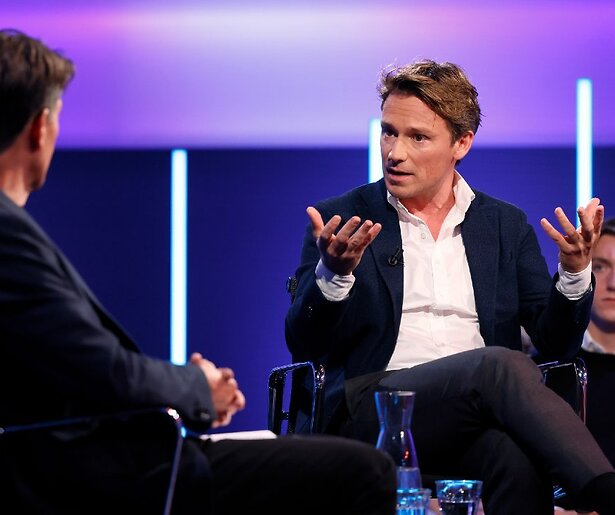 Sander Schimmelpenninck kritisch over Twan Huys in College Tour