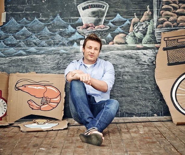 Jamie Oliver geeft tips voor lekker eten voor een prikkie in nieuw kookprogramma Save with Jamie