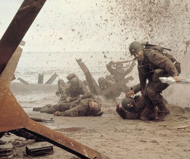 Tom Hanks doet alles om Matt Damon te redden in Saving Private Ryan
