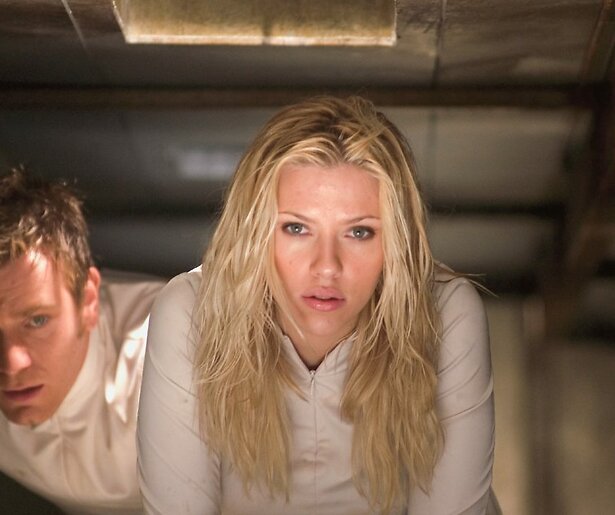 Ewan McGregor komt erachter dat zijn leven een leugen is in The Island