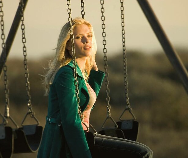 Ewan McGregor en Scarlett Johansson laten niet met zich sollen in The Island