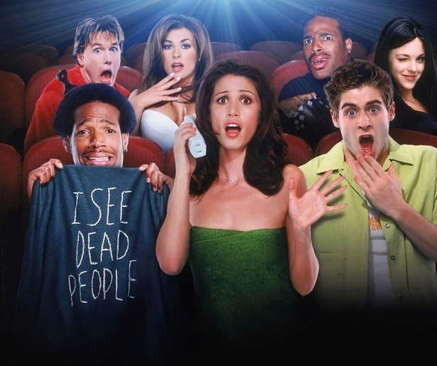 Lachen geblazen met Anna Faris en een niet zo handige seriemoordenaar in Scary Movie
