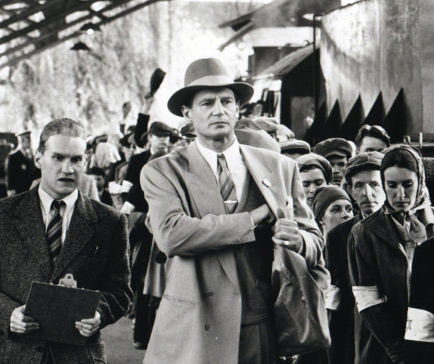 Liam Neeson waagt zijn leven in de bekroonde speelfilm Schindler's List