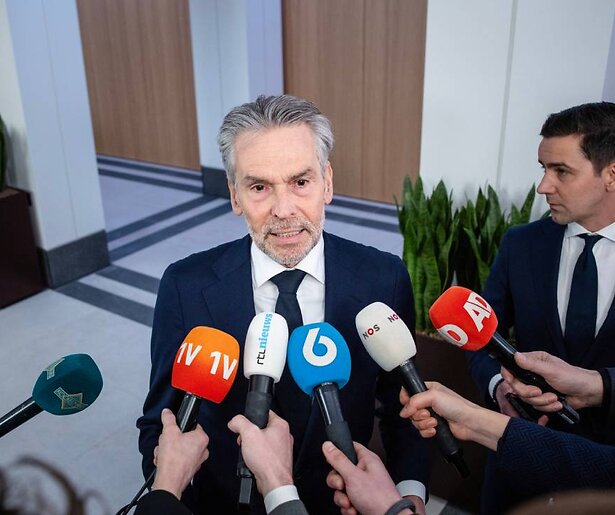 Dick Schoof neemt afscheid in Café Kockelmann: uitgebreid interview over premierschap