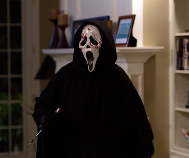 Neve Campbell wordt herenigd met Ghostface in Scream 4