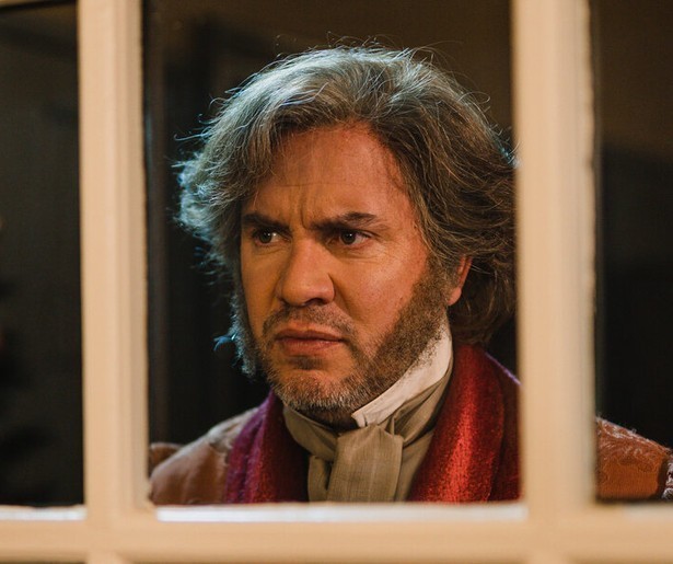 Jeroen van Koningsbrugge is Scrooge in iconisch kerstverhaal