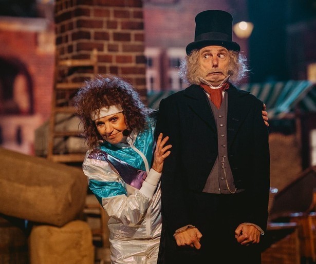 Thomas van Luyn ontdekt dat er meer is dan geld in kerstklassieker Scrooge Live