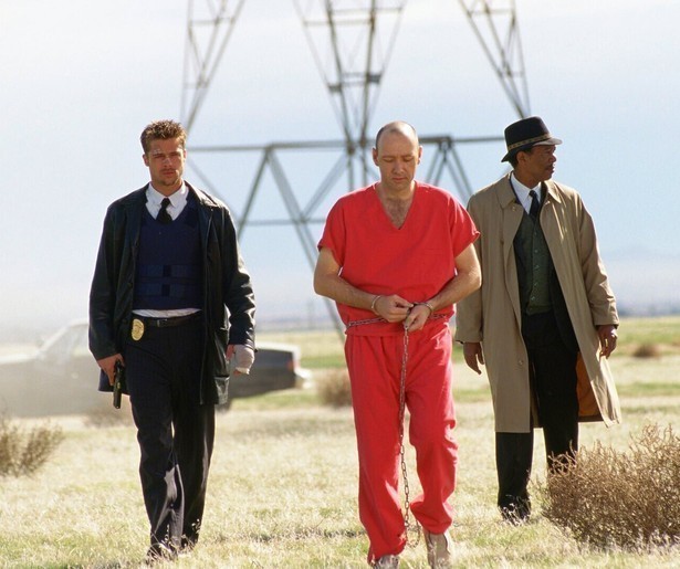 Morgan Freeman en Brad Pitt lossen allerlei moorden op in Se7en