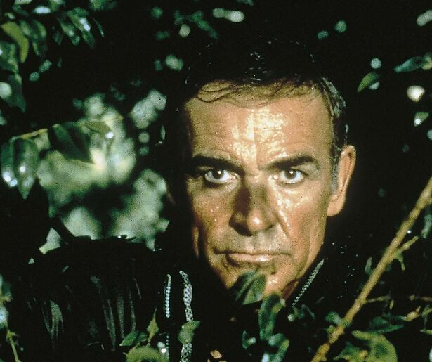 Sean Connery keert voor de laatste keer terug als James Bond in Never Say Never Again