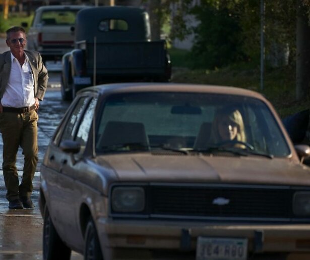 Sean en Dylan Penn delen het witte doek in dramafilm Flag Day