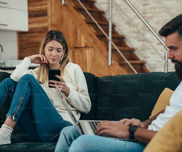 De opkomst van second-screen kijken: telefoon, tablet en TV tegelijk