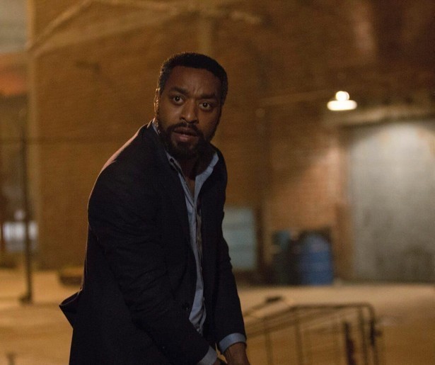 Chiwetel Ejiofor moet en zal antwoorden vinden in Secret in Their Eyes