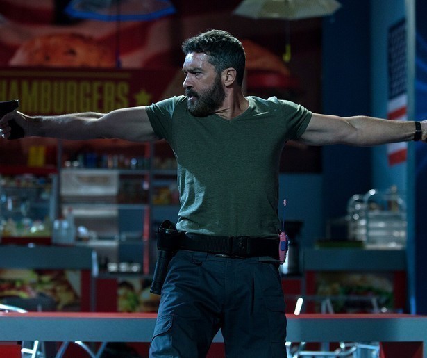 Antonio Banderas neemt het in Security op tegen de bende van Ben Kingsley