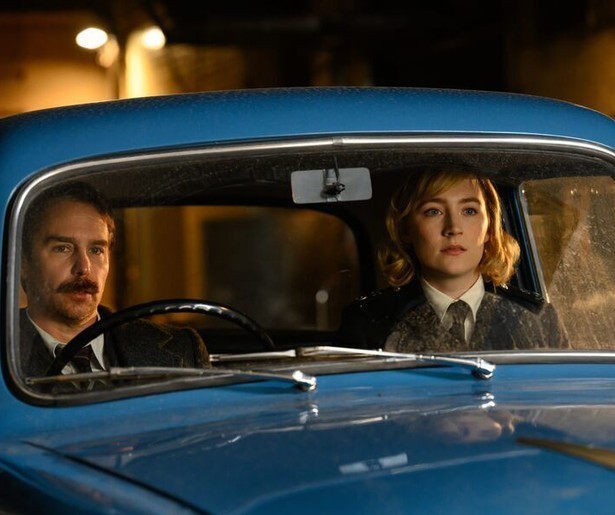 Sam Rockwell en Saoirse Ronan gaan samen op onderzoek uit in See How They Run