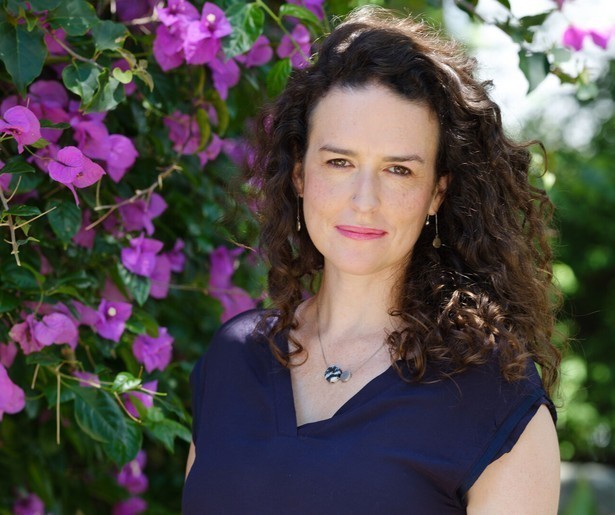 Jess Hill buigt zich over huiselijk geweld