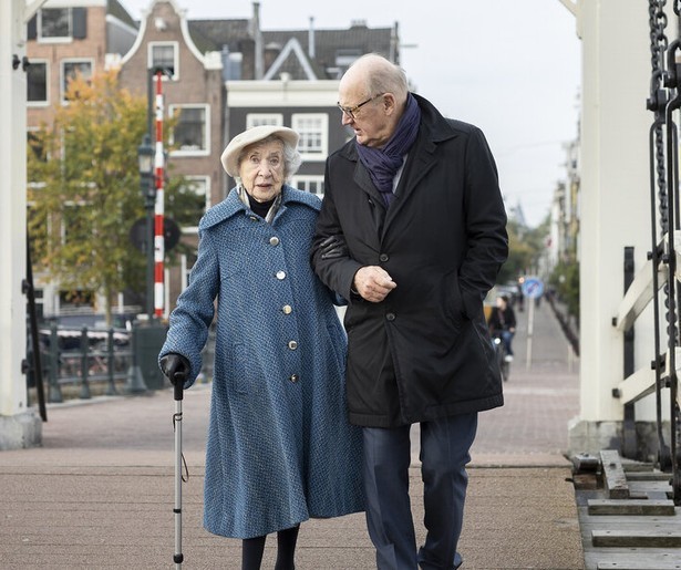 Selma van de Perre blikt terug op de oorlogsjaren met Philip Freriks