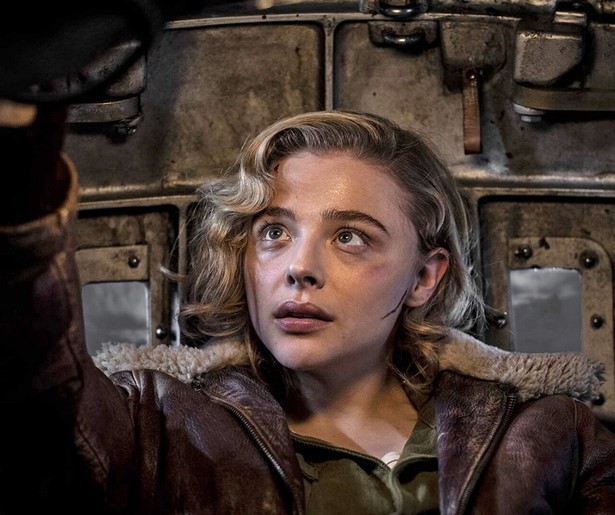 Chloë Grace Moretz neemt het op tegen duistere krachten in Shadow in the Cloud