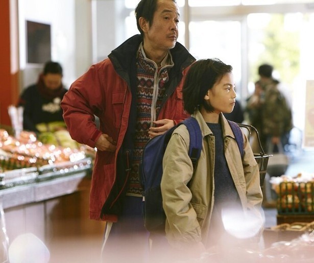 Shoplifters laat zien dat bloedband minder belangrijk is dan tijd en aandacht