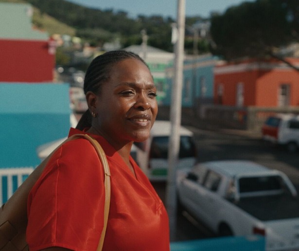 Simone Weimans brengt een bezoek aan het plaatsje Olinda in Simone en de Roofstaat