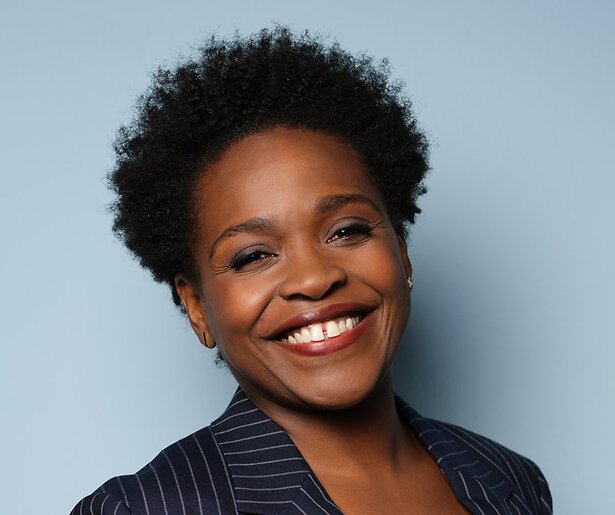 Simone Weimans doet verslag van Suriname 50 jaar Onafhankelijkheid op NPO 1