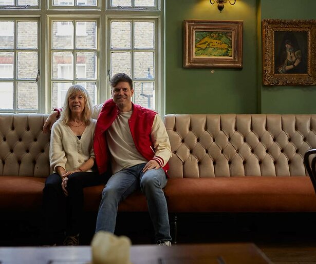 Nick, Simon en Kees wacht een bijzondere ontmoeting in Nick, Simon & Kees: The Beatles