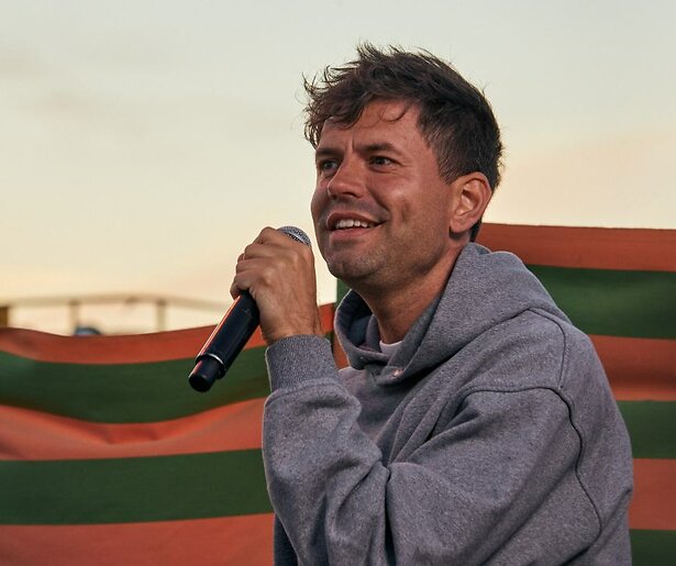 Simon Keizer blikt vooruit op Strandgasten: 'Wij zijn er niet op uit scoops te halen'