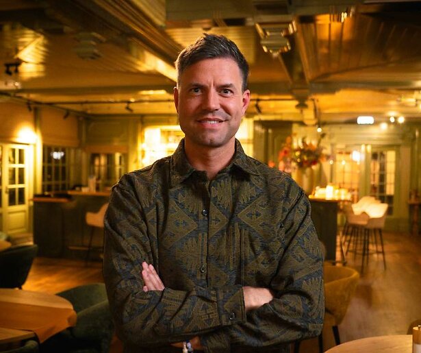 Simon Keizer blikt vooruit op Onvergetelijke Liedjes: 'Niemand weet vooraf wie er meedoen'