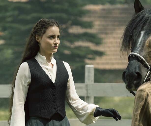 Sisi kan de hulp van haar halfzus Linda Schwarz goed gebruiken