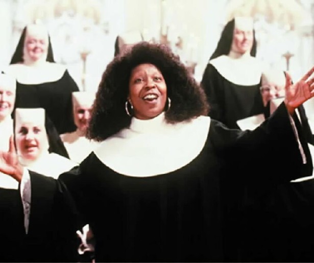 Whoopi Goldberg swingt er lekker op los in Sister Act op Net5