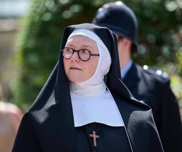 Lorna Watson gaat undercover om een verdwijningszaak op te lossen in Sister Boniface Mysteries