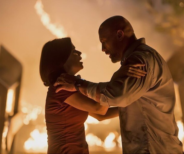 Dwayne Johnson moet al zijn talenten uit de kast trekken in Skyscraper