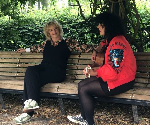 Luizenmoeder-Meral Polat haalt muzikale herinneringen op 