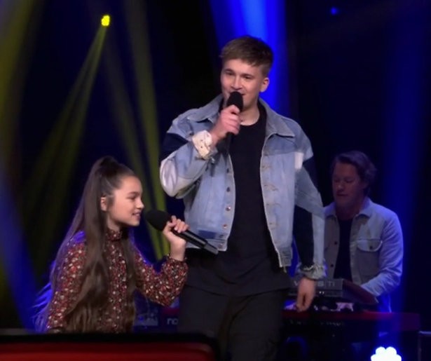 Snelle verrast The Voice Kids-deelnemer met spontaan duet