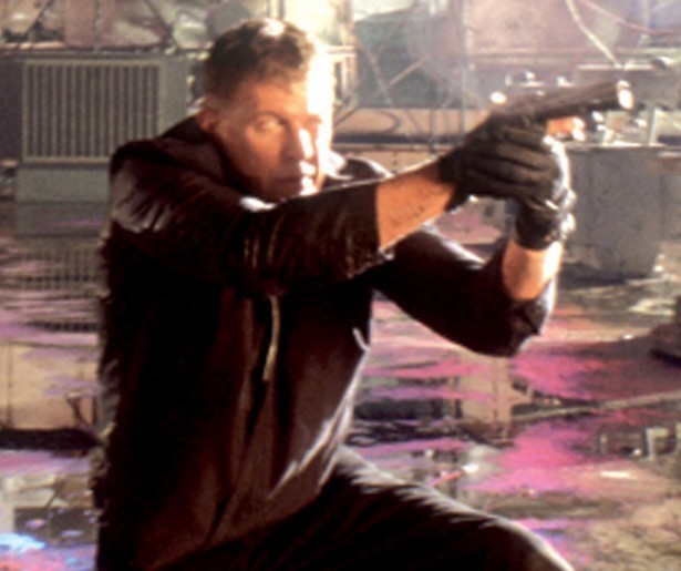 Tom Berenger blijft maar schieten als Sniper