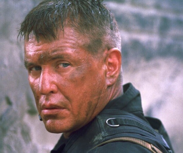 Tom Berenger blijft maar schieten in derde Sniper-film