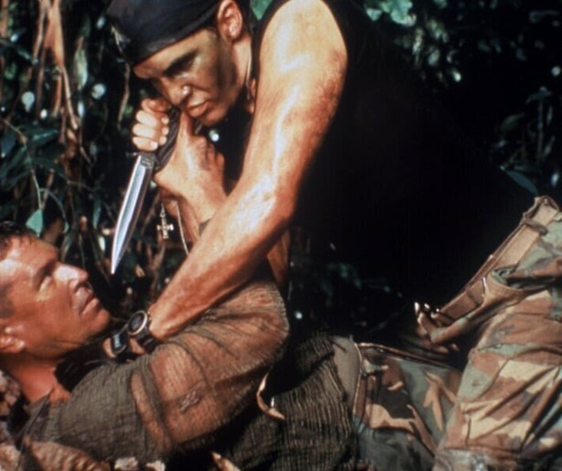 Tom Berenger moet een rebellenleider zien uit te schakelen in Sniper