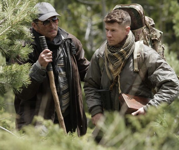 Chad Michael Collins jaagt op een onzichtbare vijand in Sniper: Ghost Shooter