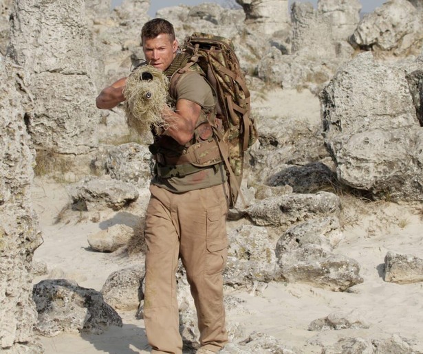 Tom Berenger laat nog één keer zien hoe het moet in Sniper: Legacy