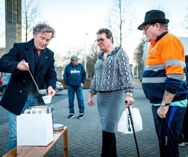 Bert van Leeuwen gaat de straat op voor Soep, Sores en Soelaas