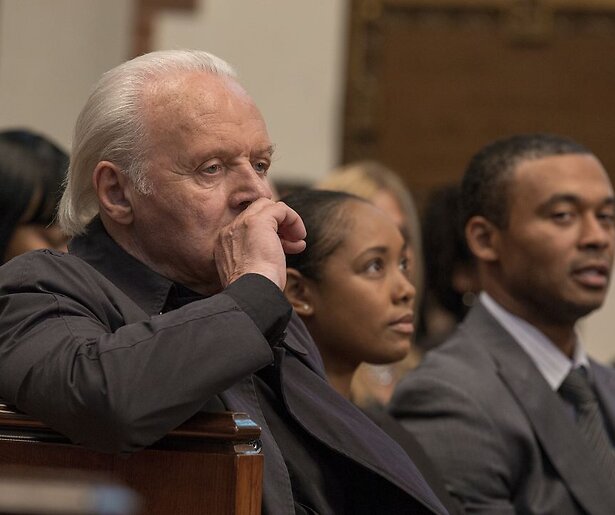 Helderziende Anthony Hopkins zoekt een seriemoordenaar in Solace