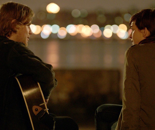 Vindt Anne Hathaway in de film Song One troost in muziek?