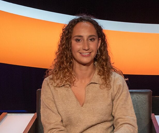 Ajax-vleugelverdediger Soraya Verhoeve maakt haar opwachting in De Slimste Mens