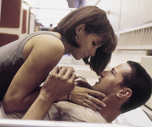 Keanu Reeves en Sandra Bullock racen met een bus door L.A. in Speed