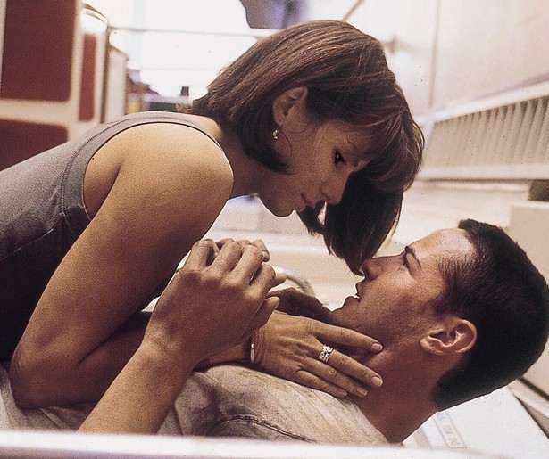 Keanu Reeves en Sandra Bullock racen met een bus door L.A. in Speed