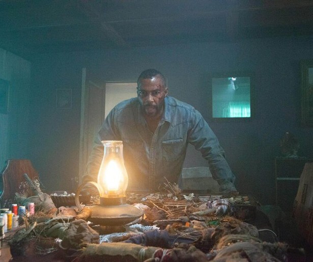 Omari Hardwick krijgt de schrik van zijn leven in Spell