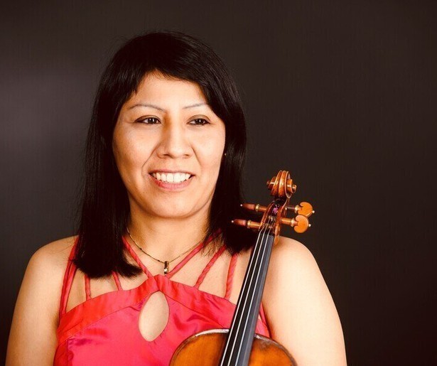 Een concert voor haar onbekende moeder in Spoorloos