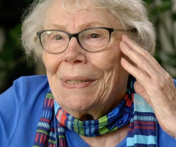 De 93-jarige Adriana krijgt eindelijk te weten wie haar biologische vader is in Spoorloos